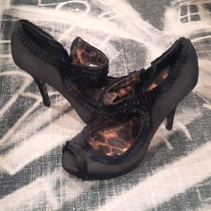 Betsy Johnson high heels black stilettos open toe, side zip shoes size 9m